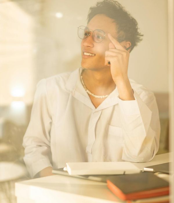 student learning web development with online resources